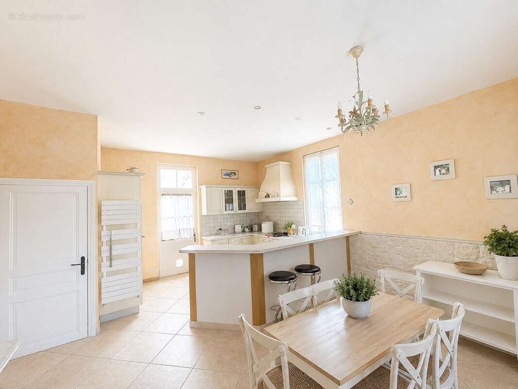 Maison à MONTS
