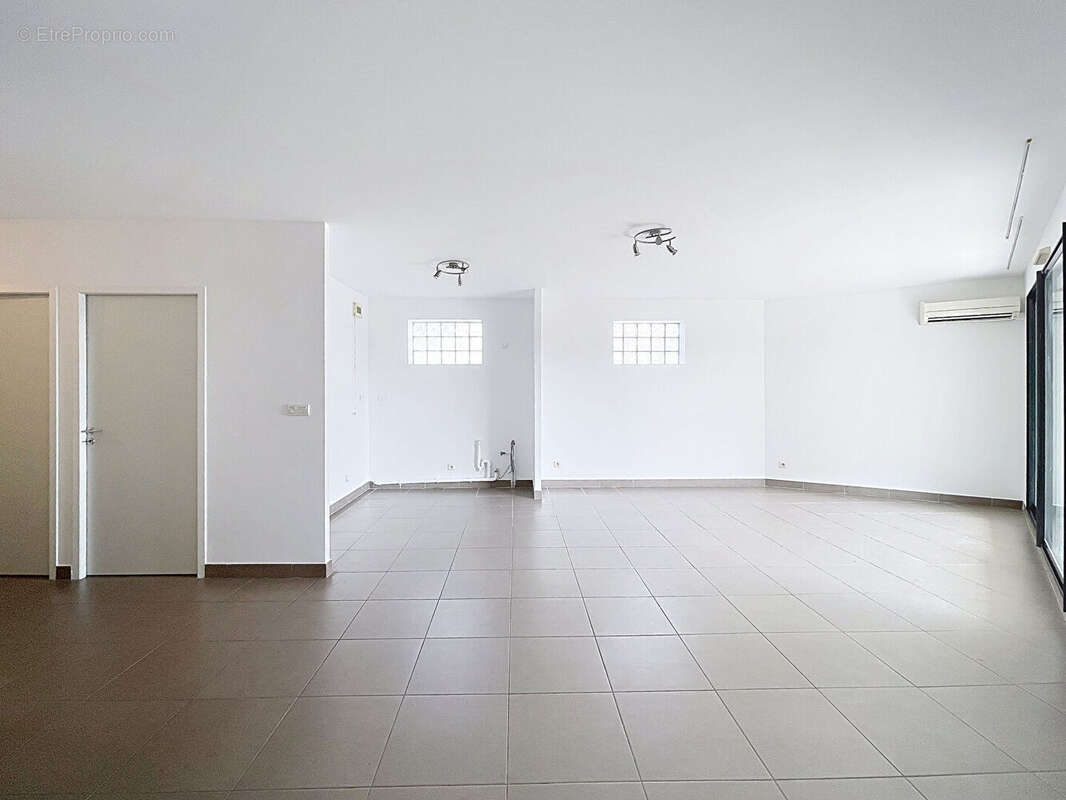 Appartement à VILLENEUVE-LES-AVIGNON