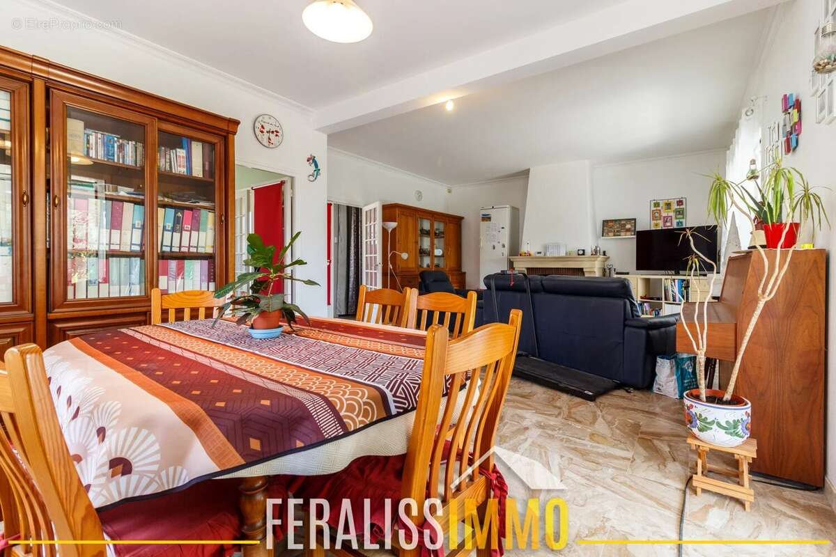 Maison familiale de 220 m2 avec sous-sol total et double gar - photo 6