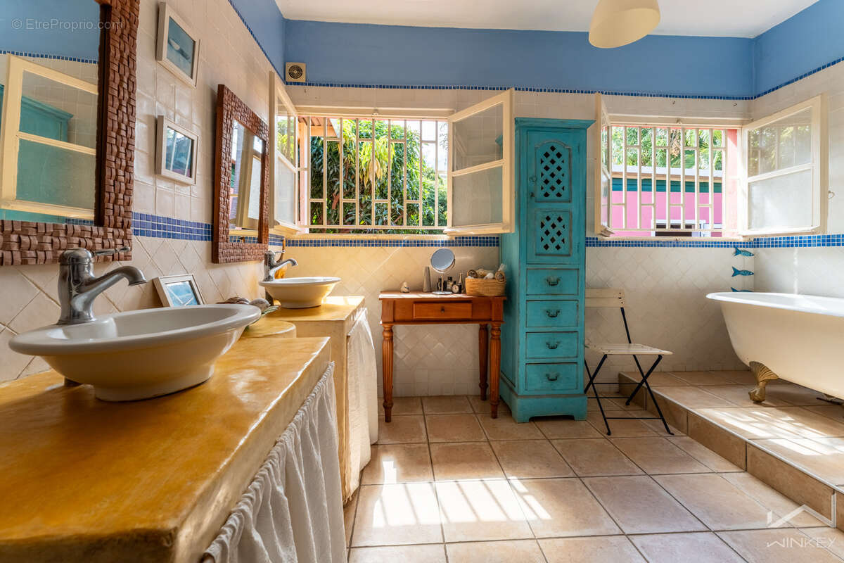 Villa de caractère avec vue océan, piscine et dépendances   Le Tampon - photo 16