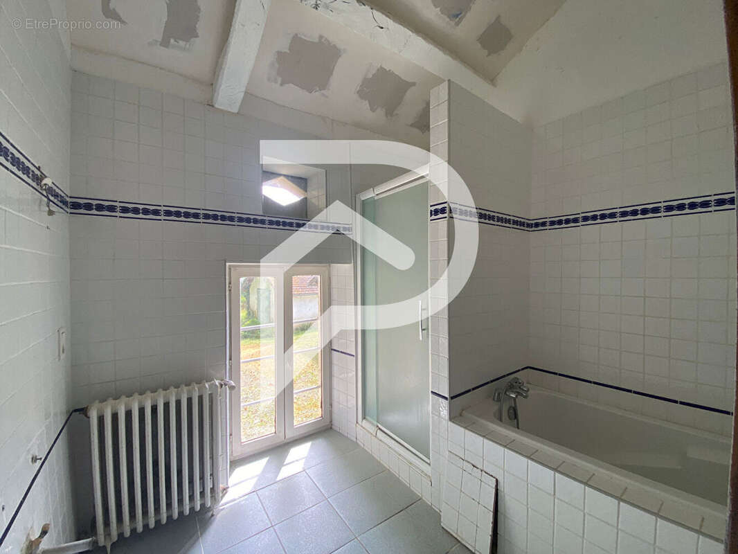 Demeure de charme, 9 pièces 267 m² et ses dépendances sur 2 Hectares, POUILLON - photo 9