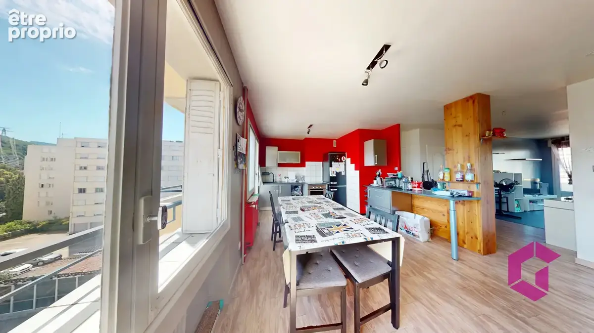 Appartement 3 pièces 77 m² · à Saint-Etienne · 76,5 m² · 79 000 €