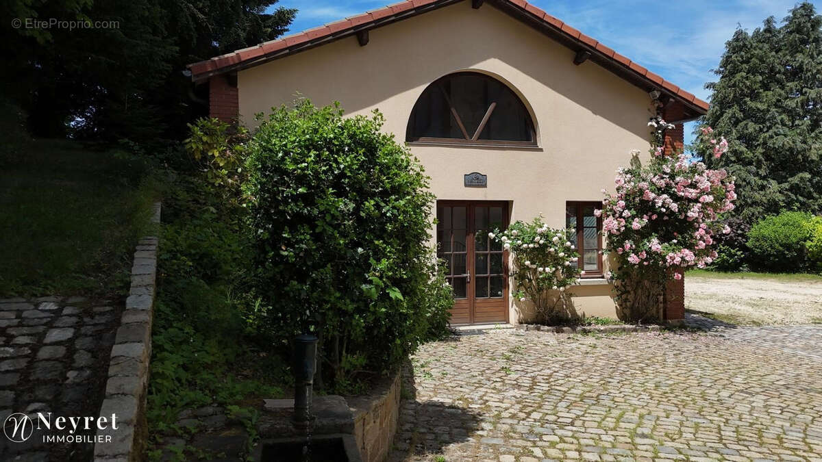 Maison à SAINT-BONNET-LE-CHATEAU