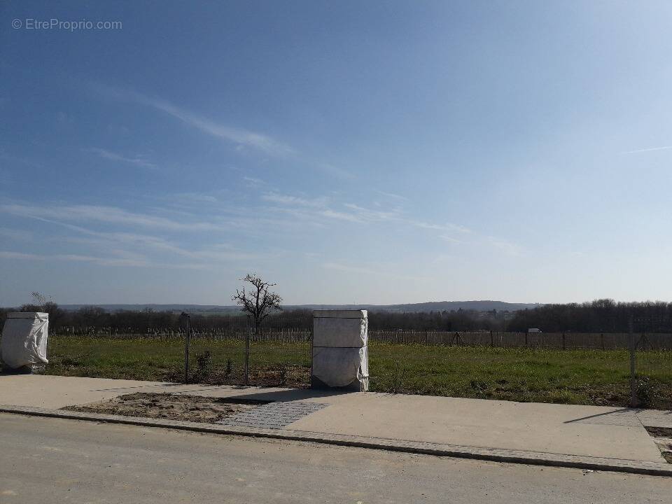 Terrain à EPERNON