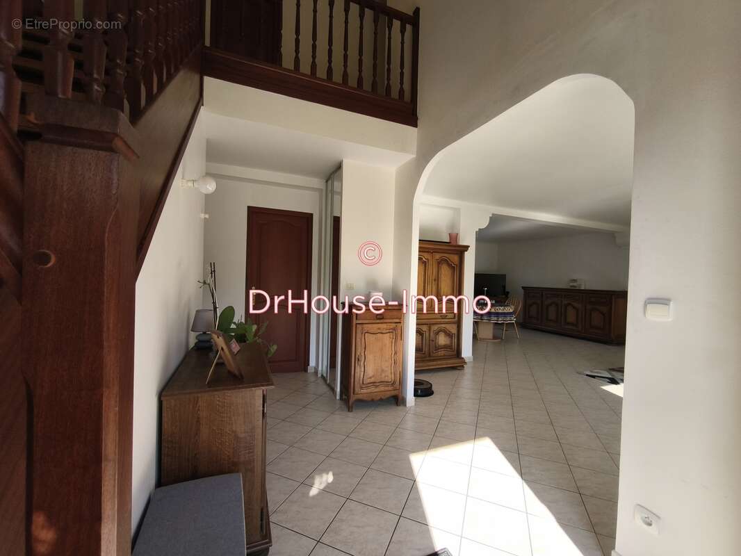 Maison à SAINT-JEAN-DE-LA-MOTTE