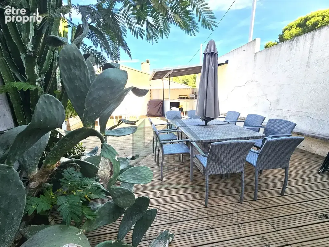 Châteauneuf-les-Martigues   La Mède . Villa 4 chambres + T2 indépendant. Piscine . 2 stationnements. - photo 11
