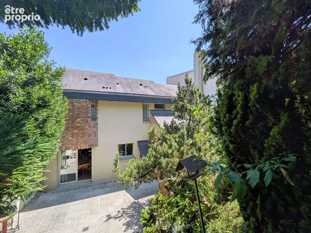 Maison d'architecte familiale de 170 m² avec jardin, terrasses et double garage dans un quartier résidentiel recherché - photo 9