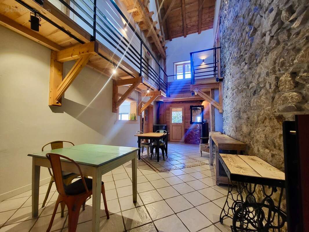 Dpt haute savoie (74), à vendre thollon-les-memises maison-gîte coeur de station - photo 17