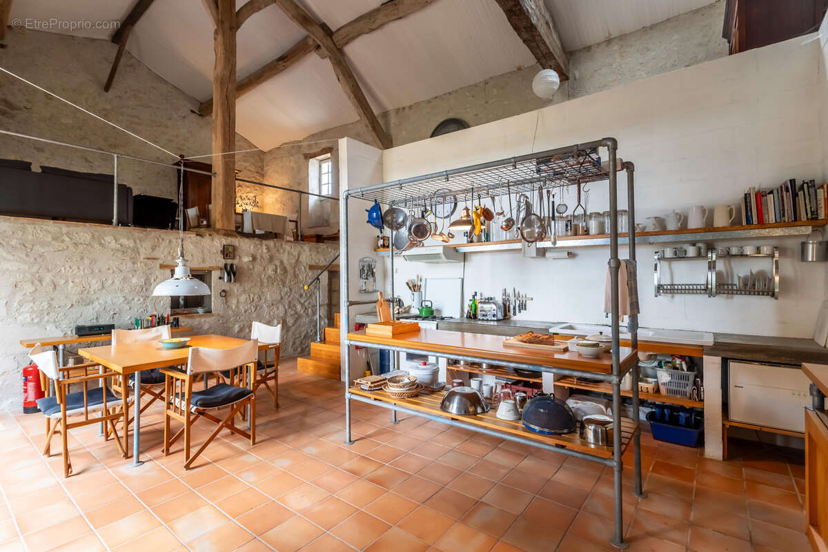 Maison à MONTJOI