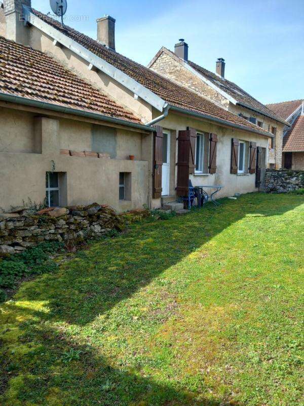 Maison à RIOZ