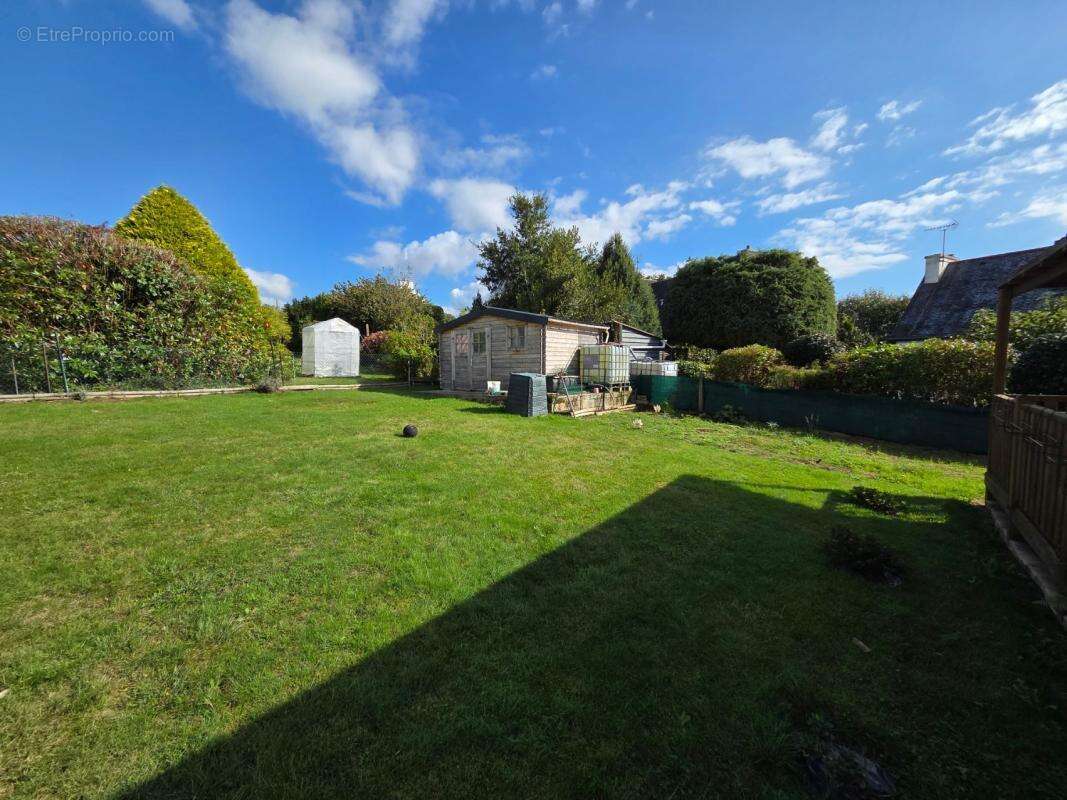 Maison à CHATEAUNEUF-DU-FAOU