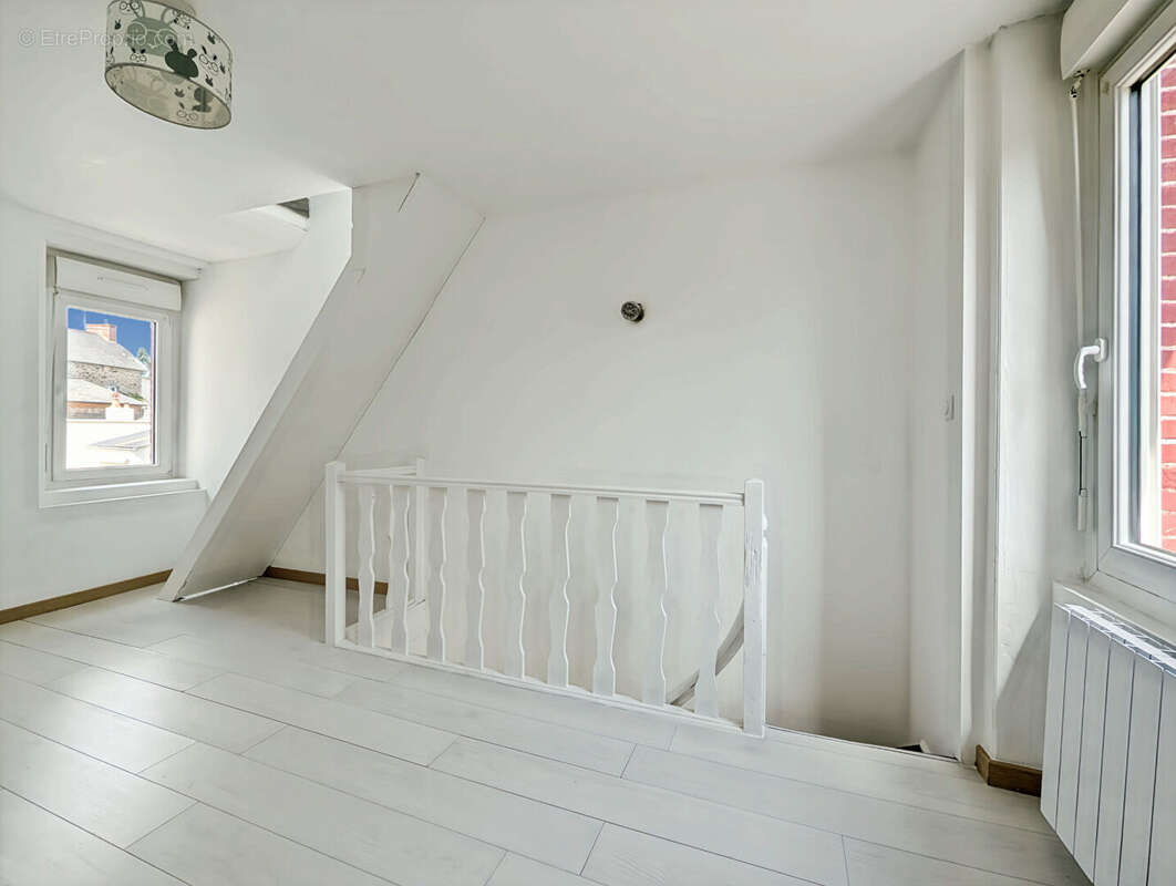 Maison au coeur de Montreuil-sur-Ille - Gare à pied  -  3 niveaux - 27 m2 - photo 11