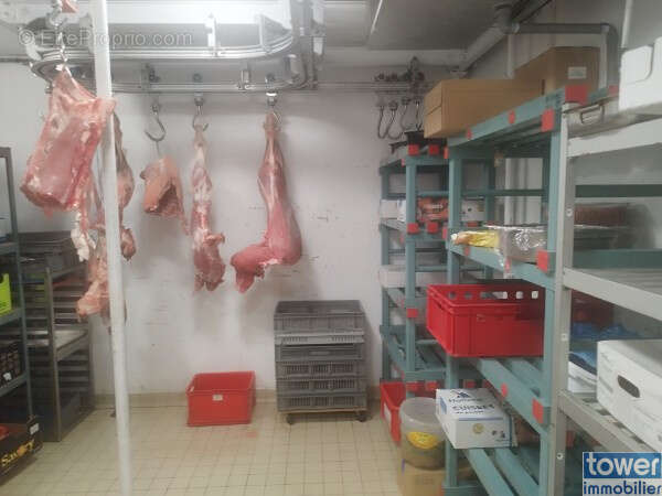 Boucherie epicerie avec appartement et un box très bon emplacement   gros credit vendeur possible - photo 3