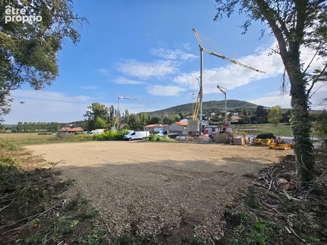 Terrain à bâtir de 329 m² à VEYRE-MONTON (63) - photo 2