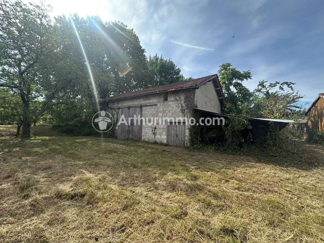 Grange 956 m² + terrain 1179 m² - photo 2
