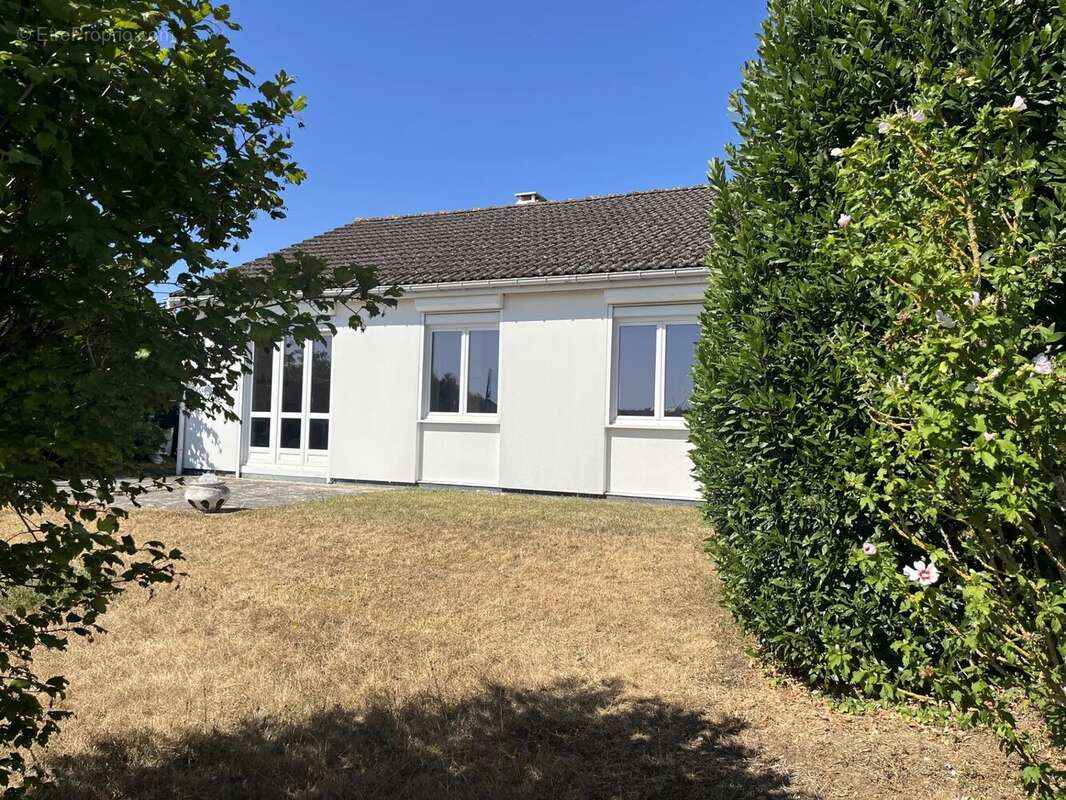 quartier saint Acheul / plain pied / garage + accès terrain - photo 4