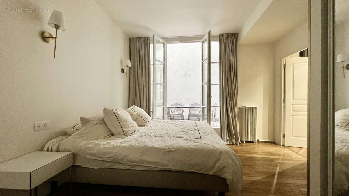 Appartement à PARIS-8E