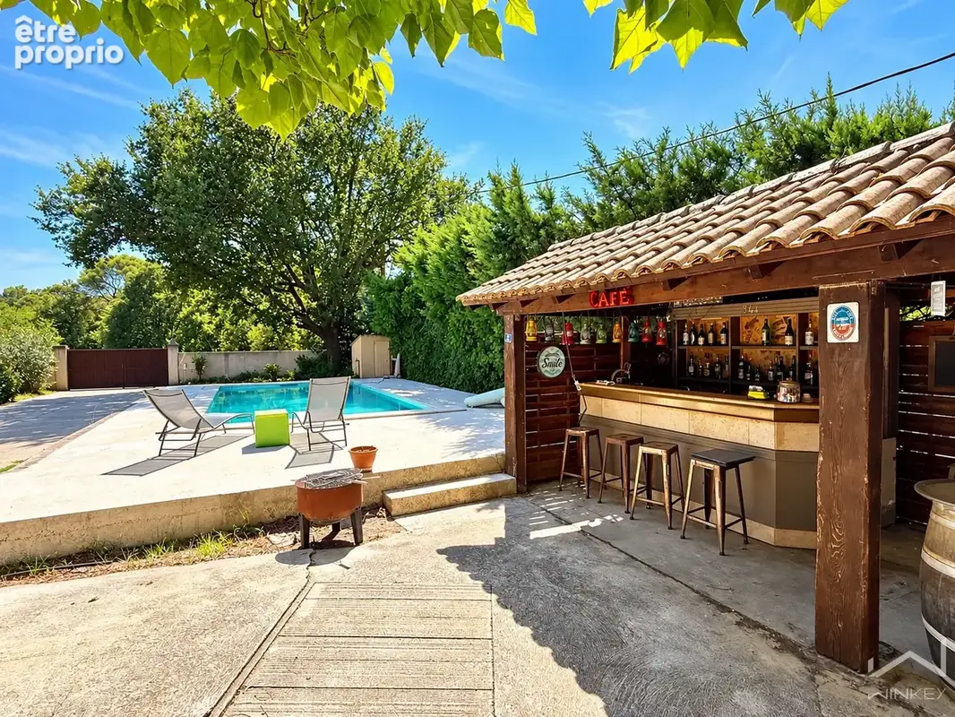 Nathalie Sinad vous présente à Uchaux cette propriété d'environ 201 m2 au total, avec piscine, studio et appar - photo 26