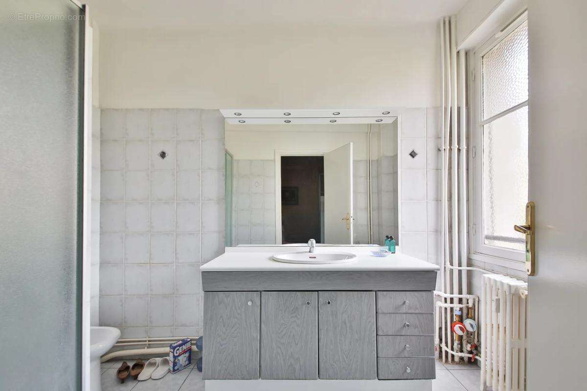 PARIS 16ᵉ – RUE MOLITOR  Un appartement à imaginer selon vos envies ! - photo 7