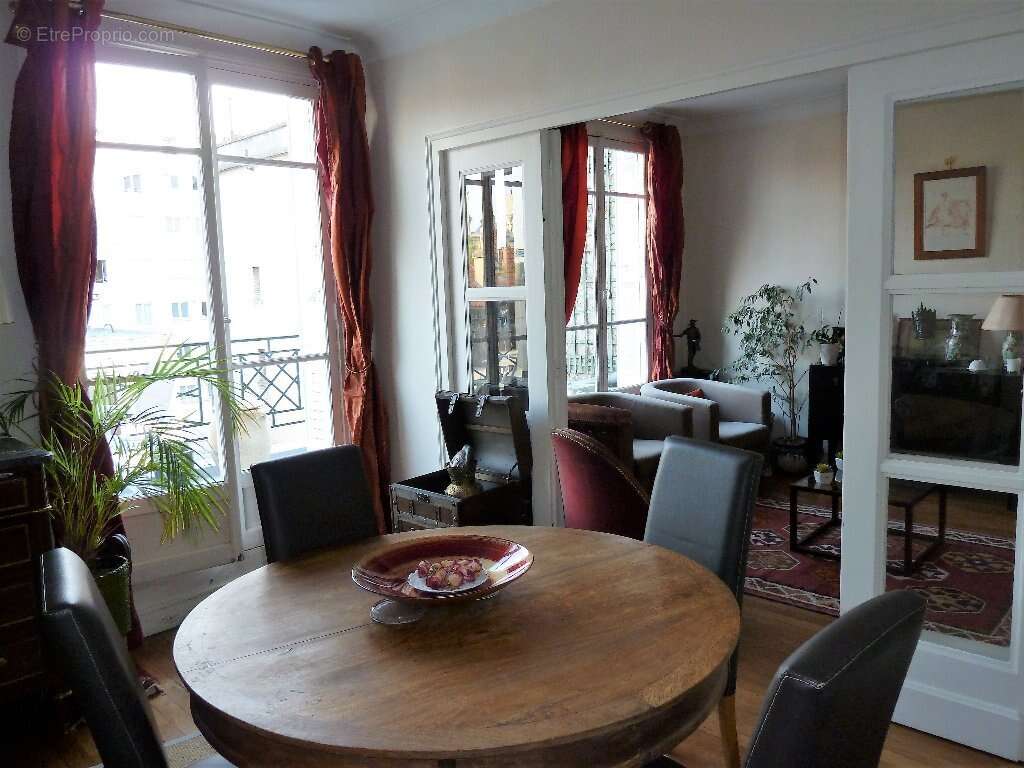 Très recherché, quartier rive Droite, joli appartement de trois pièce, au dernier étage avec sa terrasse. - photo 3