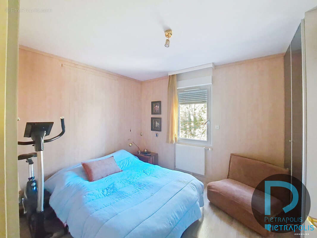 Appartement à PERONNAS