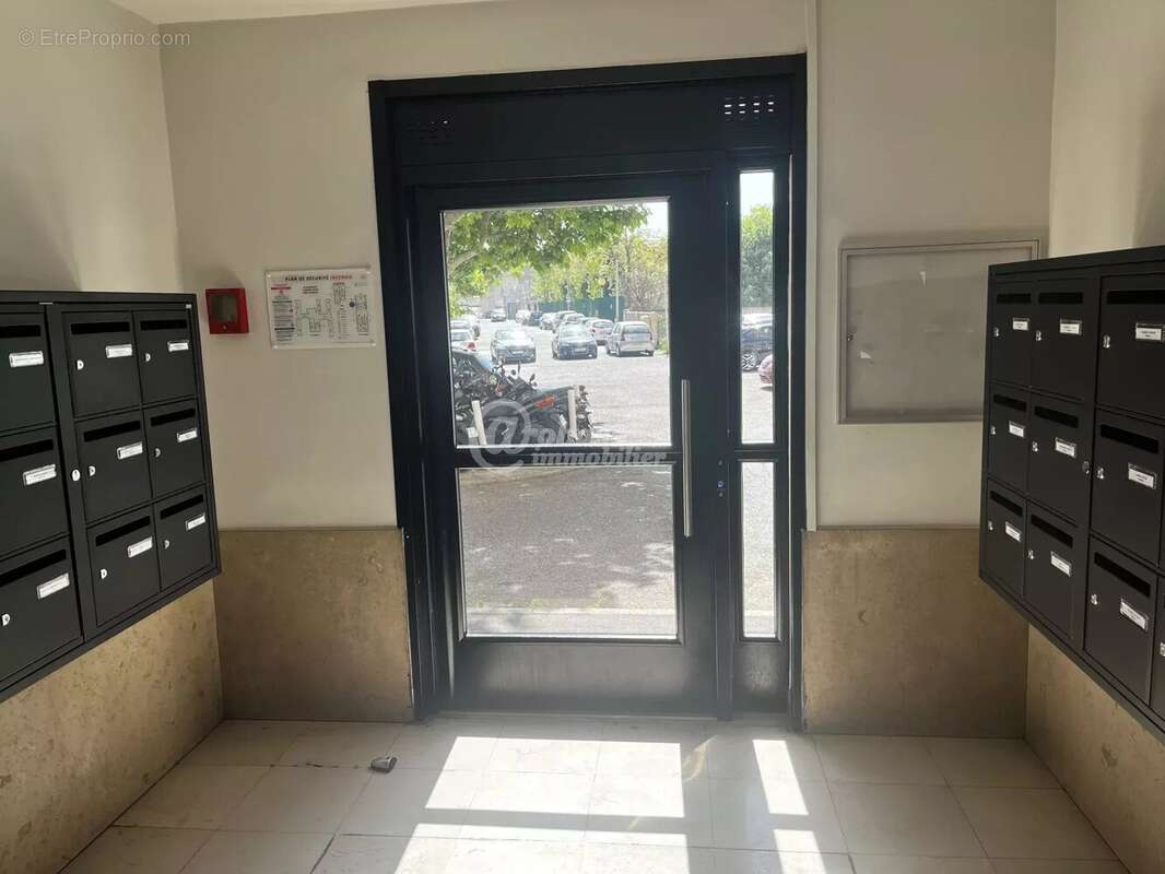 Appartement à MARSEILLE-4E