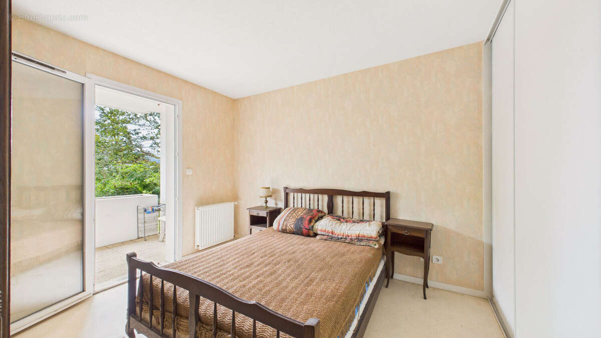 Cambo-les-Bains - Grand T2 de 64 m² avec terrasse, ascenseur et parking - photo 5