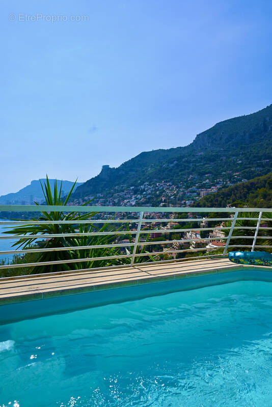 Appartement à ROQUEBRUNE-CAP-MARTIN
