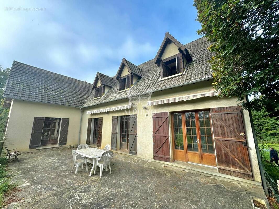 Maison à CONDAT-SUR-VIENNE