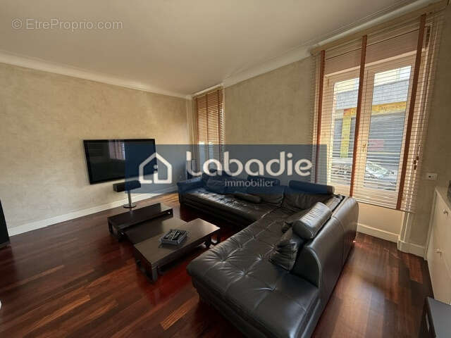 Rare à la vente, magnifique ensemble immobilier avec une maison d'habitation, piscine, jacuzzi, spa, dépendanc - photo 6