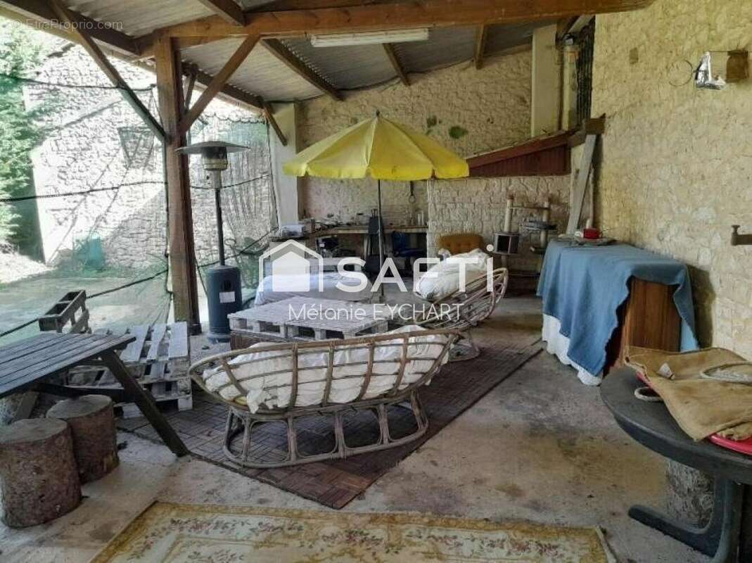 Maison 264 m² à Eymouthiers  - photo 3