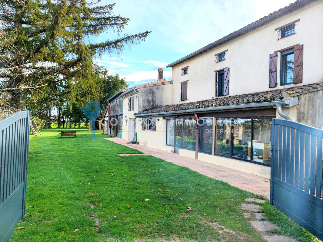 Propriété de caractère rénovée   Élégance, volumes et art de vivre en Lauragais - photo 2