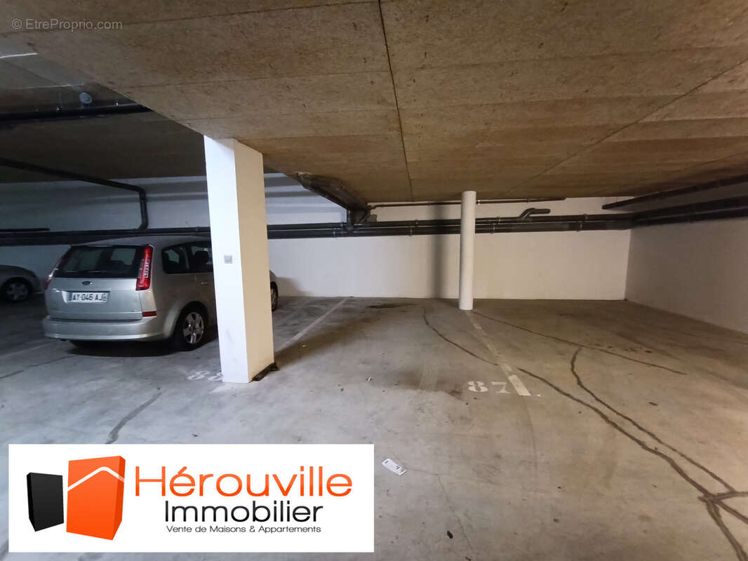 Parking à HEROUVILLE-SAINT-CLAIR