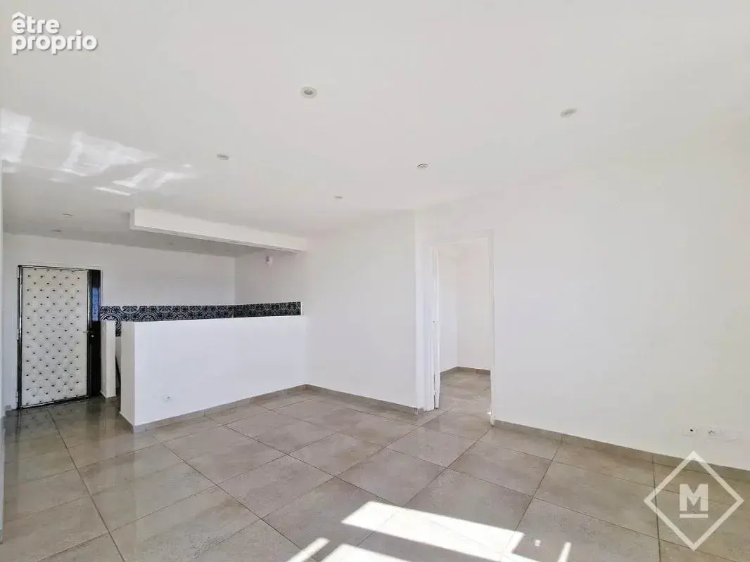 Vue Mer Dégagée et Calme : Appartement 3 Pièces à Vendre à Marseille Saint Loup - photo 5