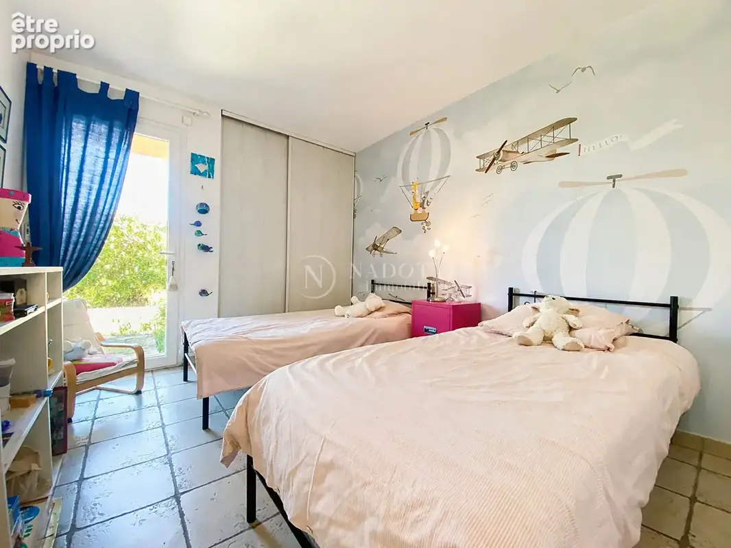 Maison  d'architecte avec piscine et dépendance. - photo 13