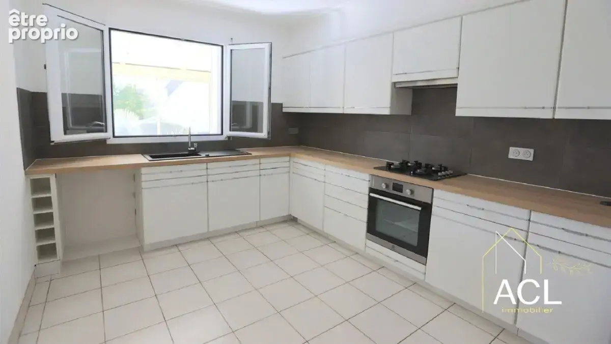 Maison rénovée de 4 chambres avec commerces à pieds - photo 4