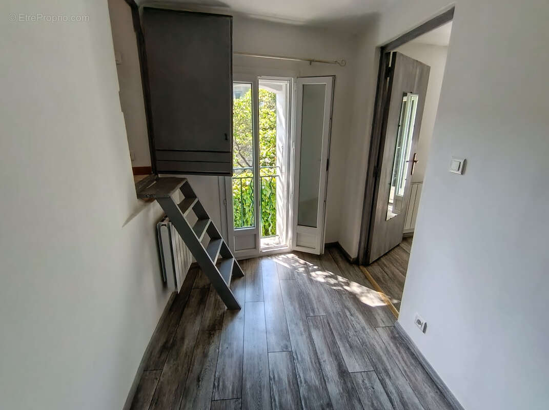 Maison de charme élevé d'un étage avec cour et et terrasse - photo 5
