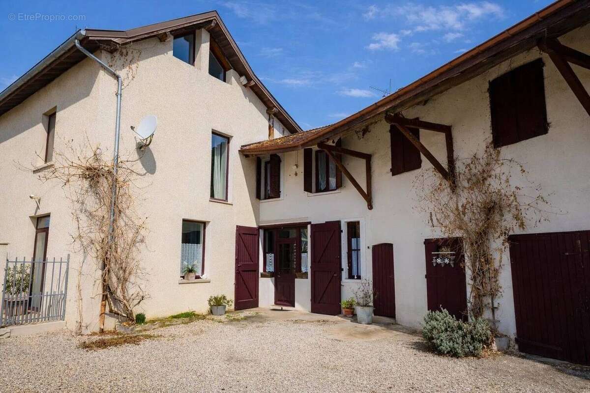 Maison à SAINT-GENIX-SUR-GUIERS