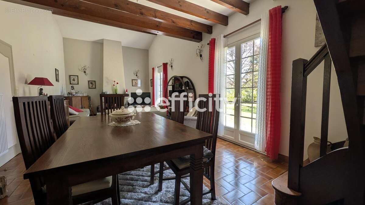 Maison à SAINT-PIERRE-DU-MONT