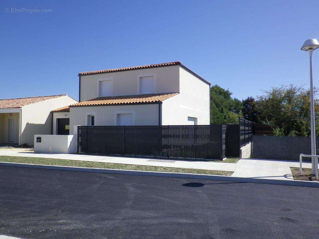 Maison à ECHILLAIS