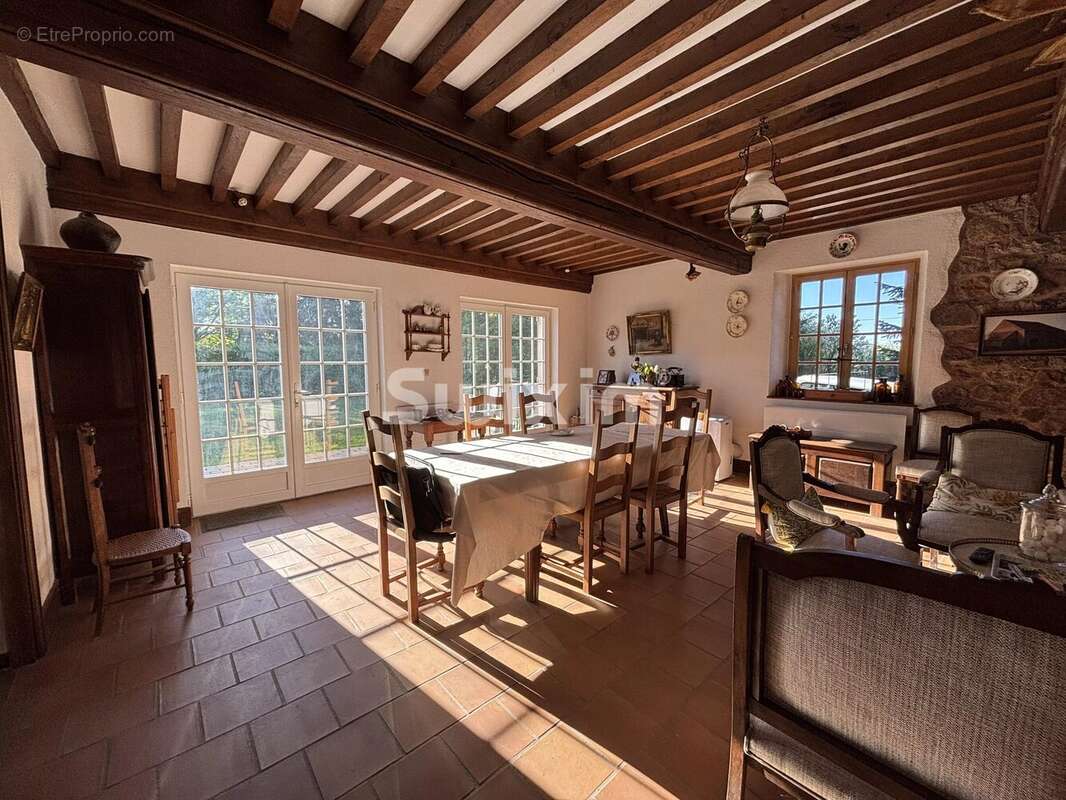 Maison à LA ROCHE-EN-BRENIL
