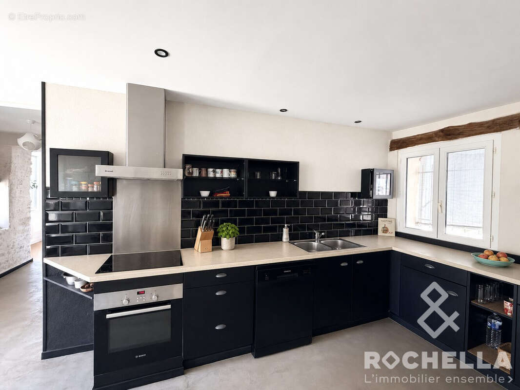 Maison 142 m² à Angliers  - photo 5