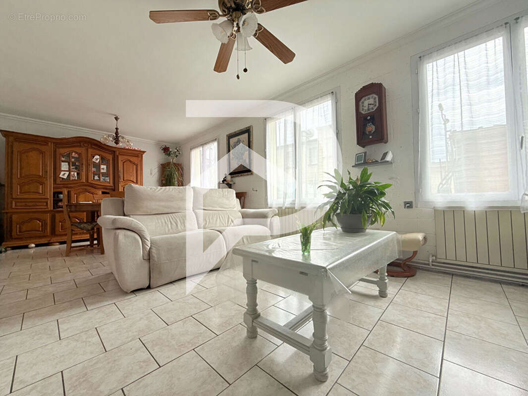 Maison à MONTATAIRE