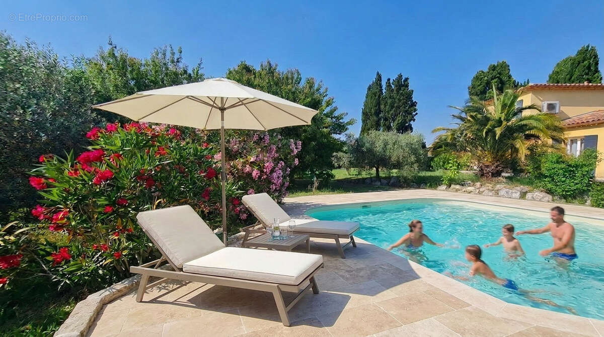 Villa familiale avec piscine sur plus de 2 000 m2   Suite parentale de plain-pied - photo 5