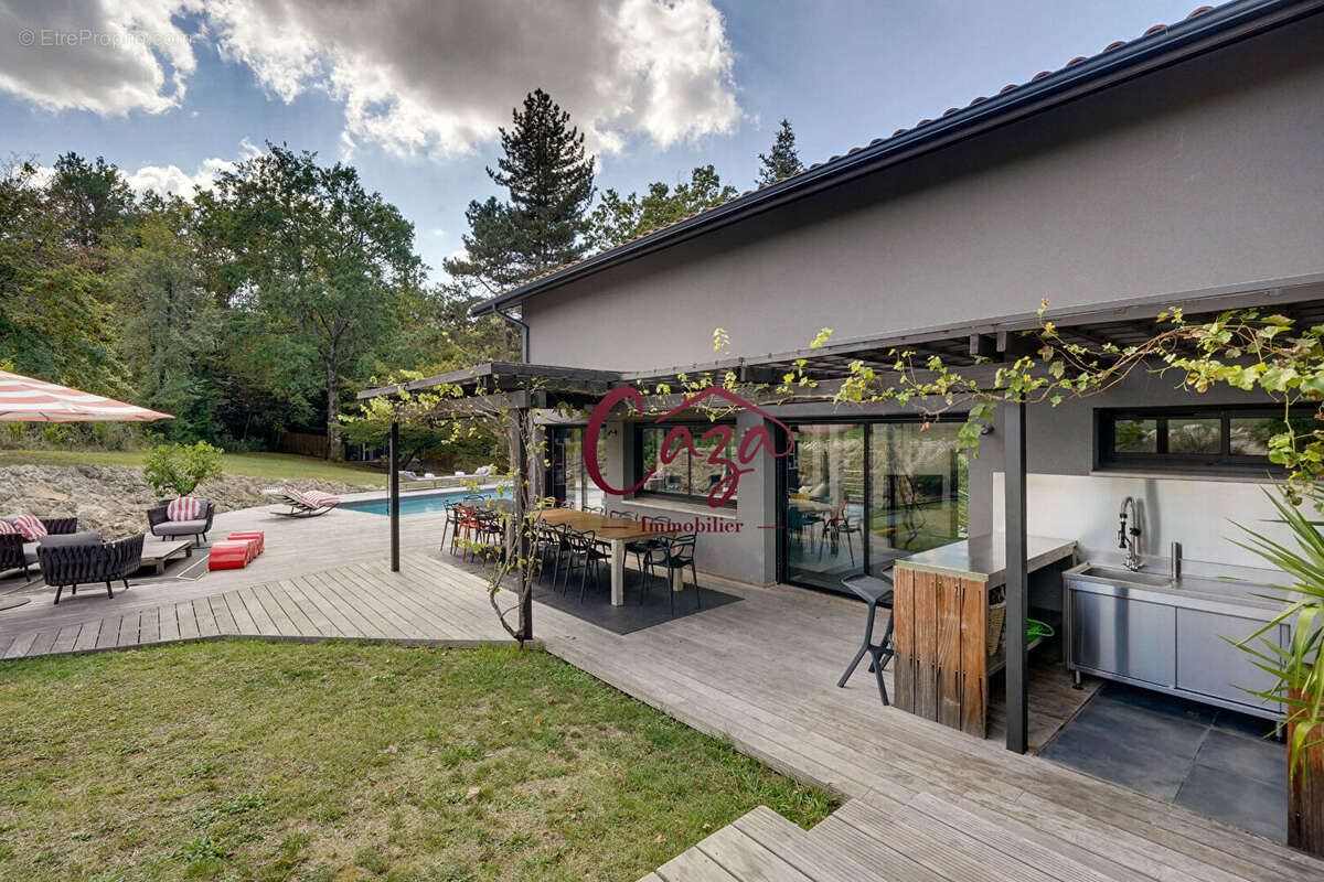 Maison d'architecte 10 pièces 335 m² - photo 2