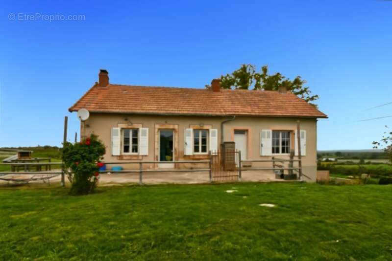 Maison à VALLON-EN-SULLY