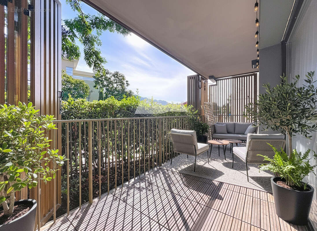 Appartement à MOUANS-SARTOUX