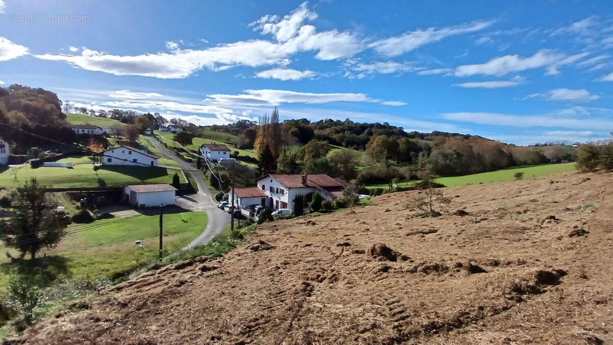 Grand Terrain Constructible à Guiche - 1467 m² - photo 2