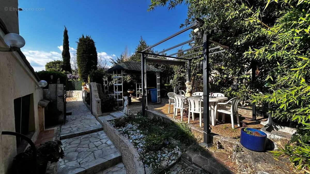 A vendre - Cannes - Vue mer   Appartement  2/3 pièces de 62 m²  + Terrasse de 15 m² + Jardin - photo 5
