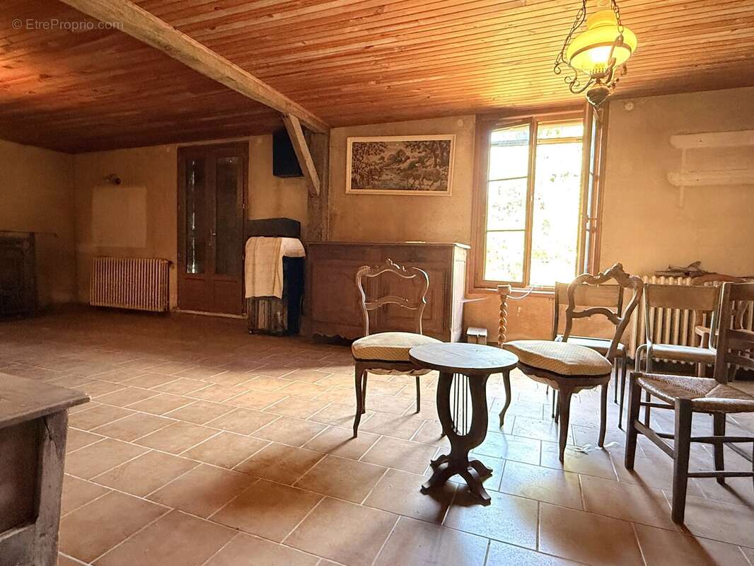 Maison de village historique avec grange importante et grand jardin - photo 5